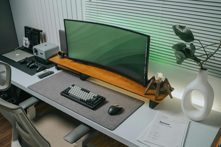 Tips for Organizing a Clutter-Free Workspace to Boost Productivity